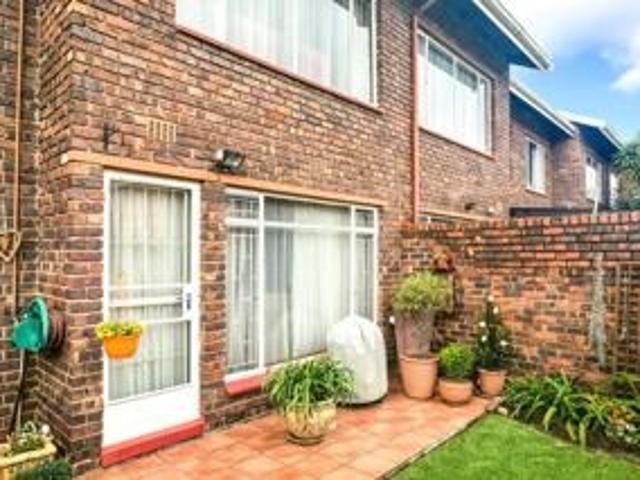 2 Bedroom Townhouse For Sale in Birchleigh