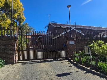 2 Bedroom Townhouse For Sale in Birchleigh