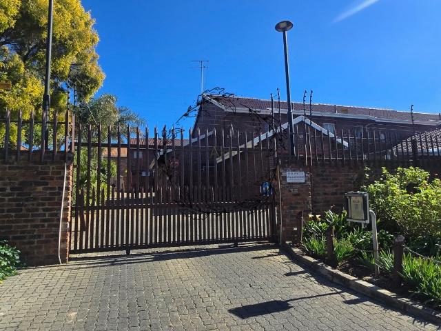 2 Bedroom Townhouse For Sale in Birchleigh