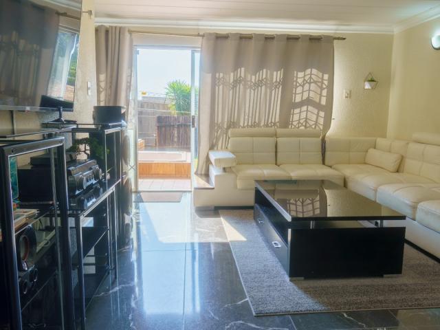 2 Bedroom Townhouse For Sale in Blackheath