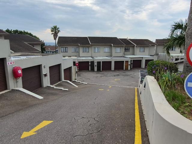 2 Bedroom Townhouse For Sale in Bluff