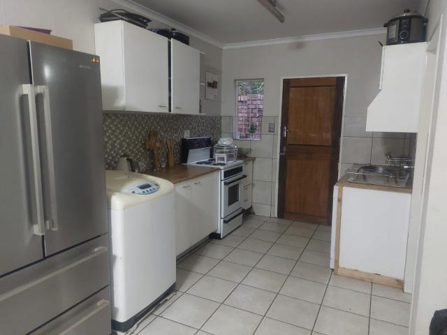 2 Bedroom Townhouse For Sale in Bonaero Park