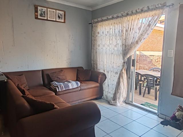 2 Bedroom Townhouse For Sale in Bonanne