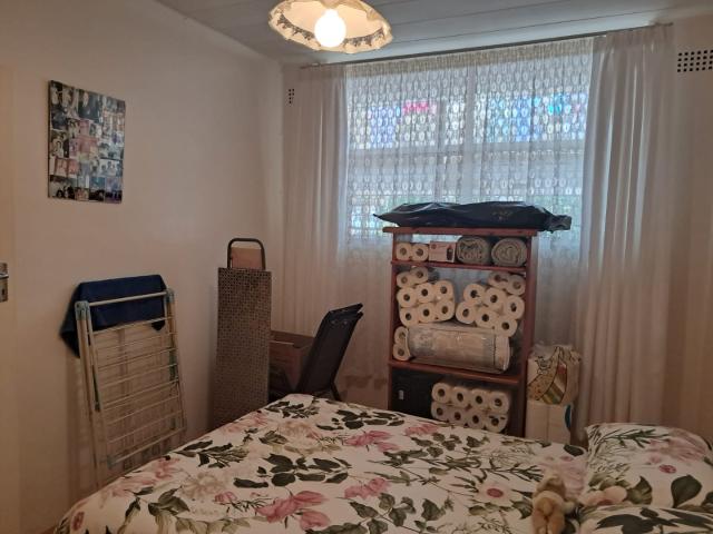 2 Bedroom Townhouse For Sale in Brackendowns