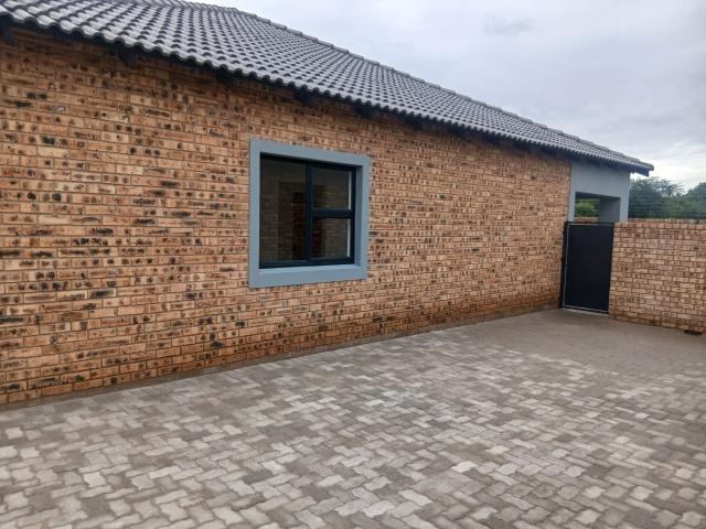 2 Bedroom Townhouse For Sale in Brackendowns