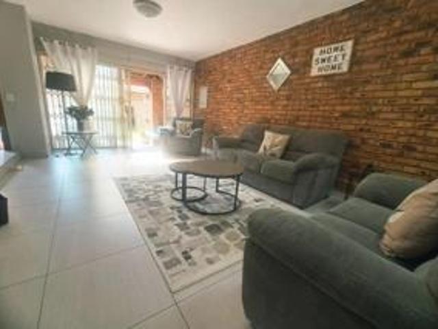 2 Bedroom Townhouse For Sale in Brackenhurst