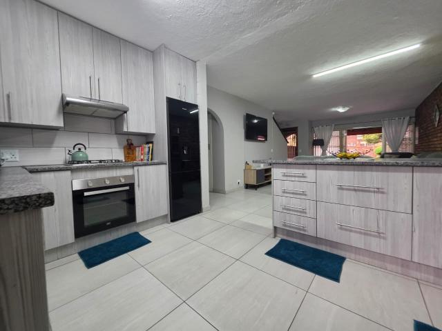 2 Bedroom Townhouse For Sale in Brackenhurst