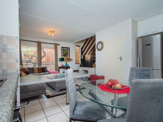2 Bedroom Townhouse For Sale in Bromhof