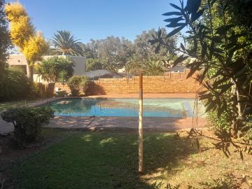 2 Bedroom Townhouse For Sale in Bruma