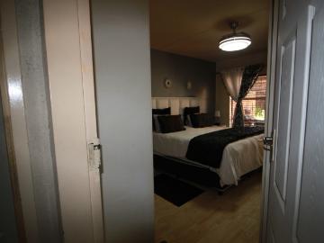 2 Bedroom Townhouse For Sale in Bruma