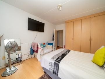 2 Bedroom Townhouse For Sale in Bruma