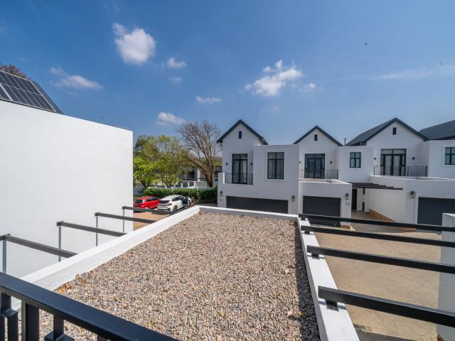 2 Bedroom Townhouse For Sale in Bryanston