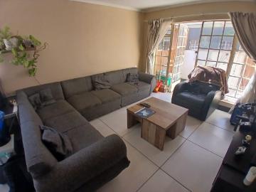 2 Bedroom Townhouse For Sale in Castleview