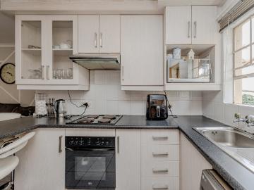 2 Bedroom Townhouse For Sale in Carenvale
