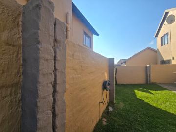 2 Bedroom Townhouse For Sale in Carlswald