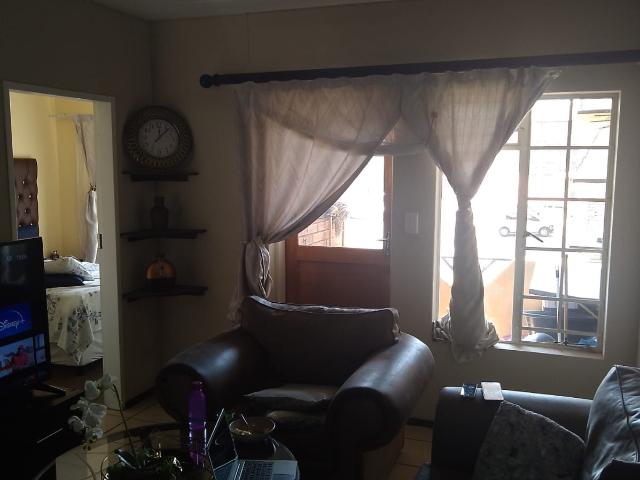 2 Bedroom Townhouse For Sale in Comet