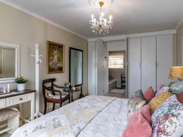 2 Bedroom Townhouse For Sale in Constantia Kloof