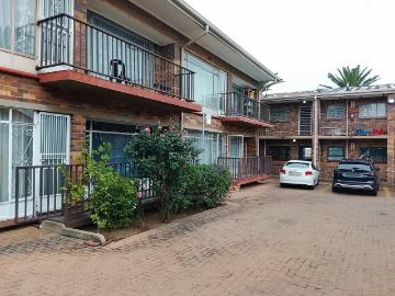 2 Bedroom Townhouse For Sale in Crown Gardens