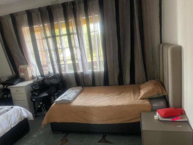 2 Bedroom Townhouse For Sale in Crown Gardens