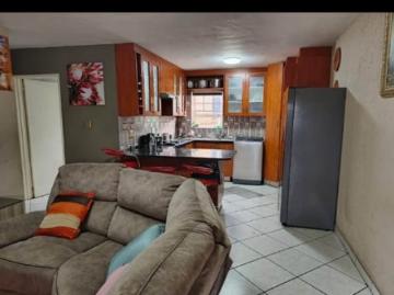 2 Bedroom Townhouse For Sale in Croydon