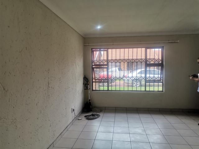 2 Bedroom Townhouse For Sale in Dunnottar