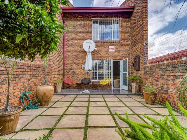 2 Bedroom Townhouse For Sale in Dayanglen