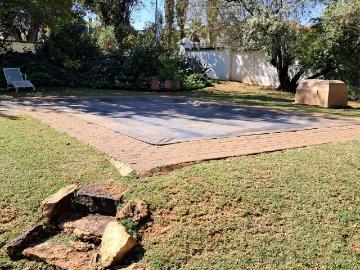 2 Bedroom Townhouse For Sale in Die Hoewes