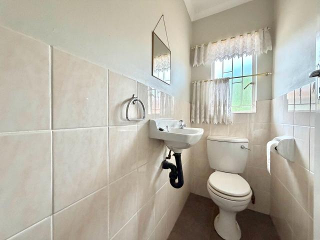 2 Bedroom Townhouse For Sale in Die Hoewes