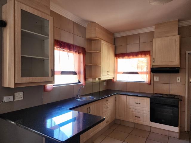 2 Bedroom Townhouse For Sale in Doringkruin