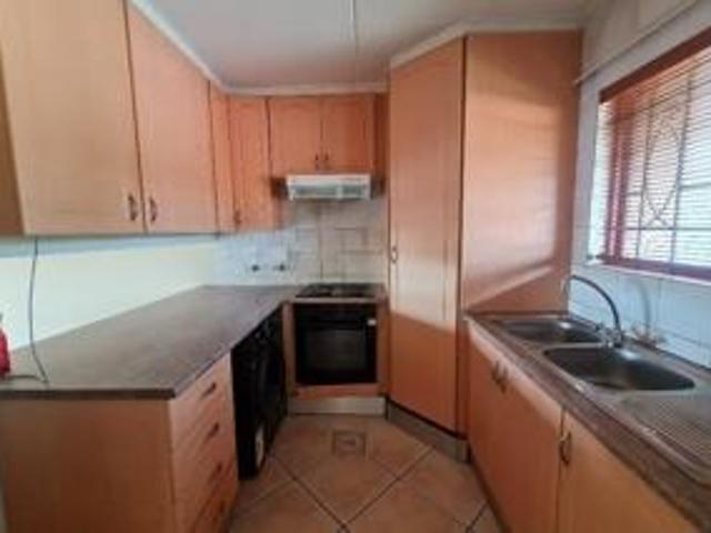 2 Bedroom Townhouse For Sale in Dowerglen Ext 4