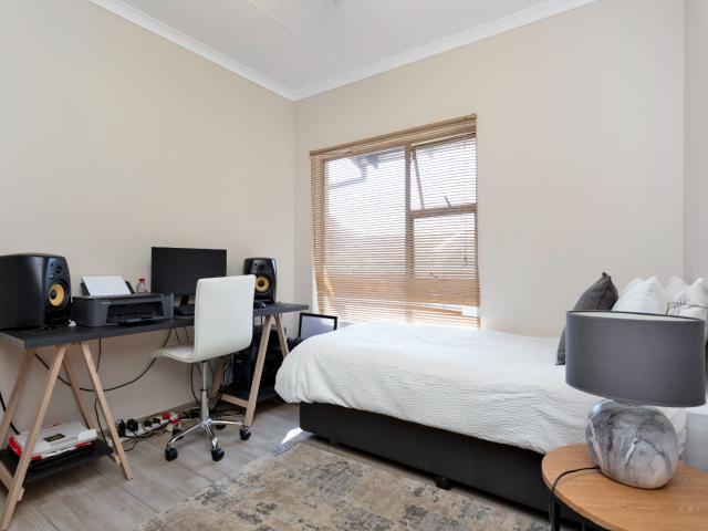 2 Bedroom Townhouse For Sale in Douglasdale