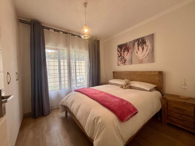 2 Bedroom Townhouse For Sale in Douglasdale