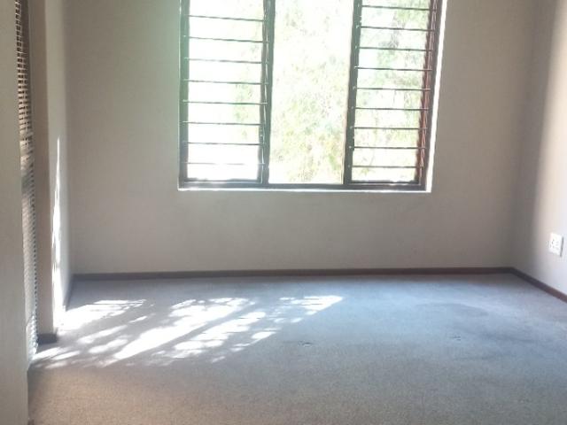 2 Bedroom Townhouse For Sale in Douglasdale