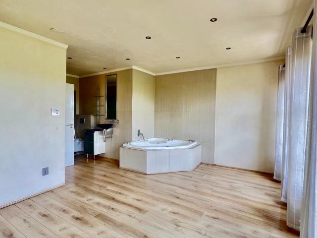 2 Bedroom Townhouse For Sale in Eastwood