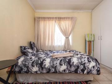 2 Bedroom Townhouse For Sale in Eden Glen