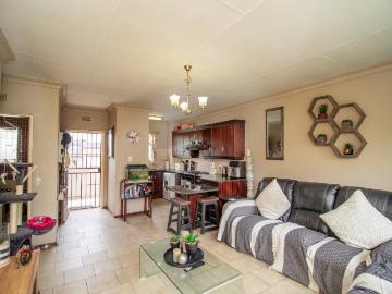 2 Bedroom Townhouse For Sale in Eden Glen