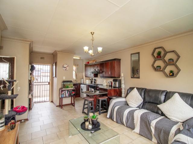 2 Bedroom Townhouse For Sale in Eden Glen