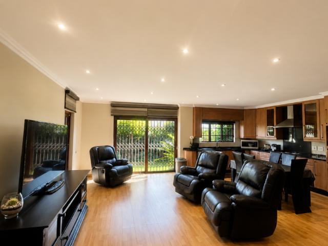 2 Bedroom Townhouse For Sale in Edenburg