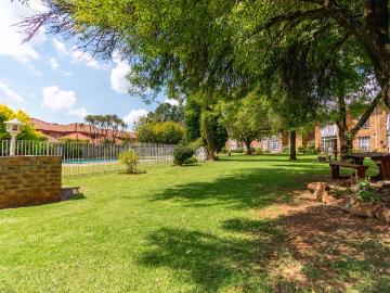 2 Bedroom Townhouse For Sale in Edleen
