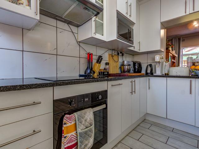 2 Bedroom Townhouse For Sale in Edleen