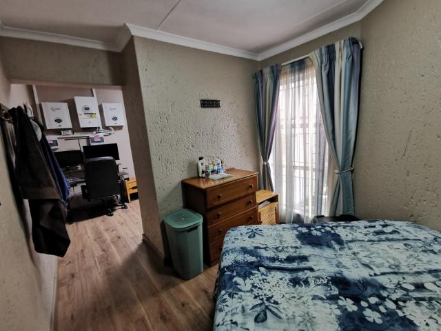 2 Bedroom Townhouse For Sale in Edleen