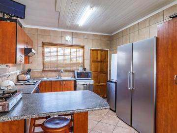 2 Bedroom Townhouse For Sale in Eike Park
