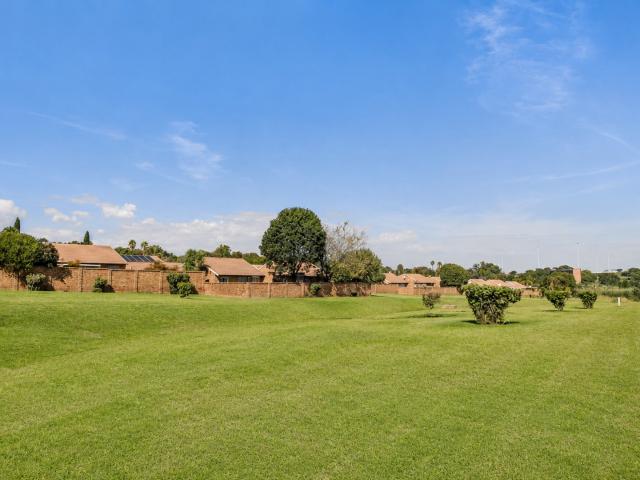 2 Bedroom Townhouse For Sale in Elarduspark