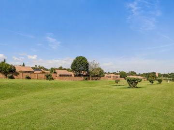 2 Bedroom Townhouse For Sale in Elarduspark