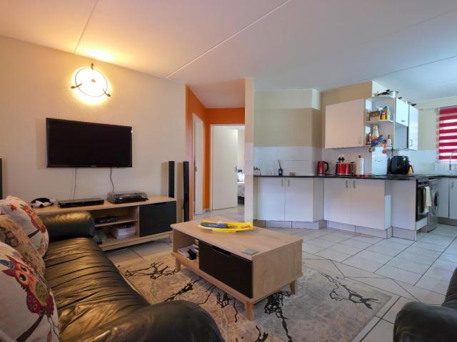 2 Bedroom Townhouse For Sale in Elarduspark