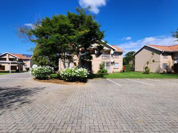 2 Bedroom Townhouse For Sale in Elarduspark