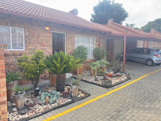 2 Bedroom Townhouse For Sale in Elarduspark