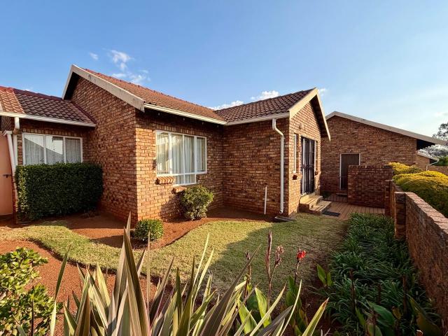 2 Bedroom Townhouse For Sale in Eldoraigne