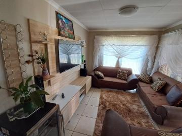 2 Bedroom Townhouse For Sale in Ellaton