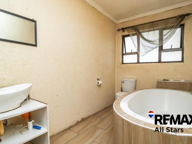 2 Bedroom Townhouse For Sale in Elspark